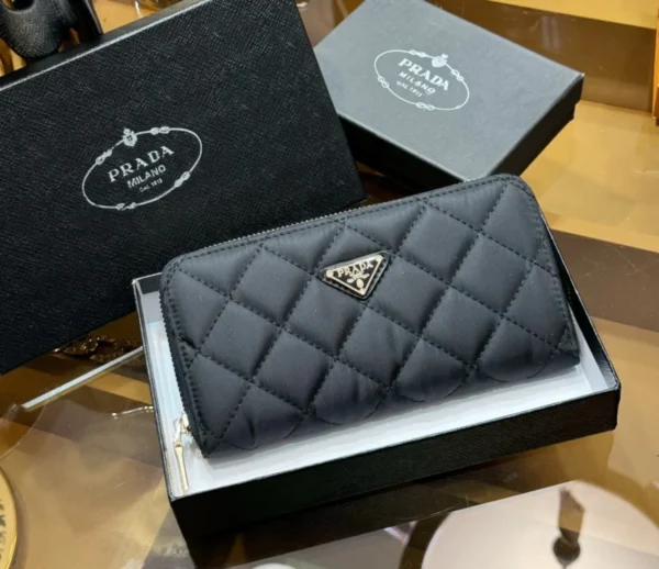 【PRADA】【大人気定番商品】プラダ 3点セット - 画像 (4)